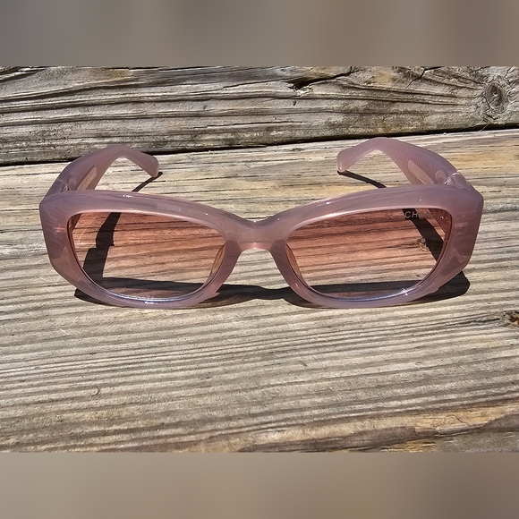 Fashion Sunglasses - Picture 3 of 4